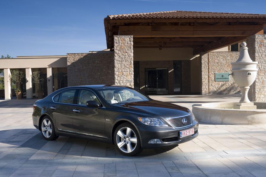  Lexus LS460 2006 года  (фото 127 из 200)